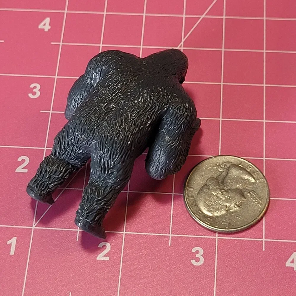 Gorilla - Yell Sunset Horizontal Bar Club Gray Display Figure